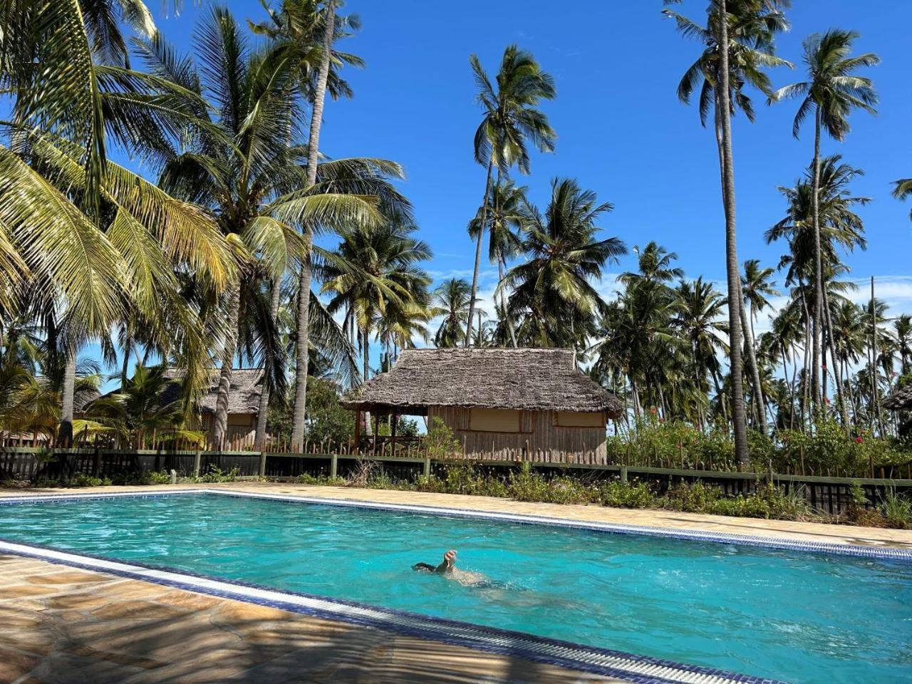 Barry'S Beach Resort Mkwaja Exterior photo